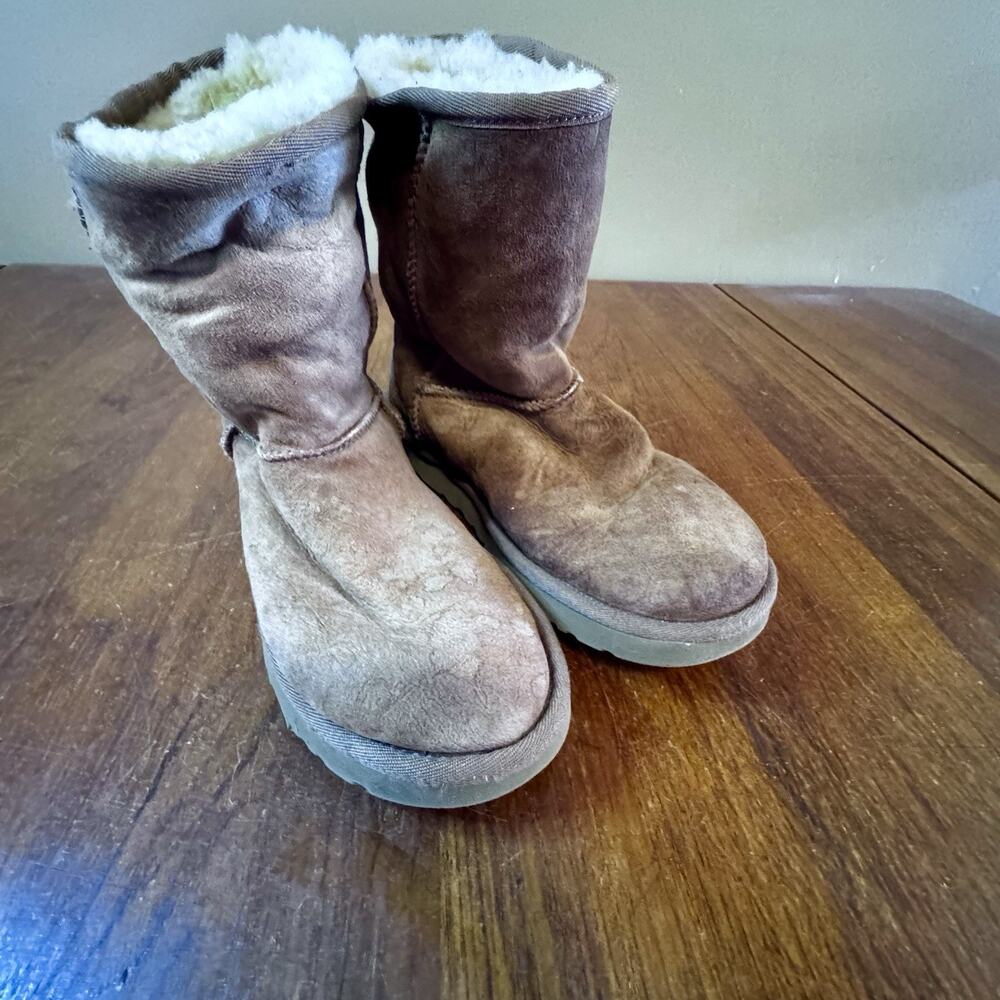 UGG Australia Classic Short Boots Womens 8 Brown Shearling Lined #1016223